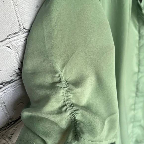 Women’s XL Green Flowy Button Up Top Rouched Sleeves Milano - Picture 6 of 6